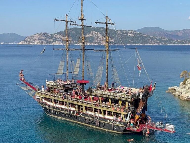 Екскурзия с лодка „Marmaris Diamond Family Party“