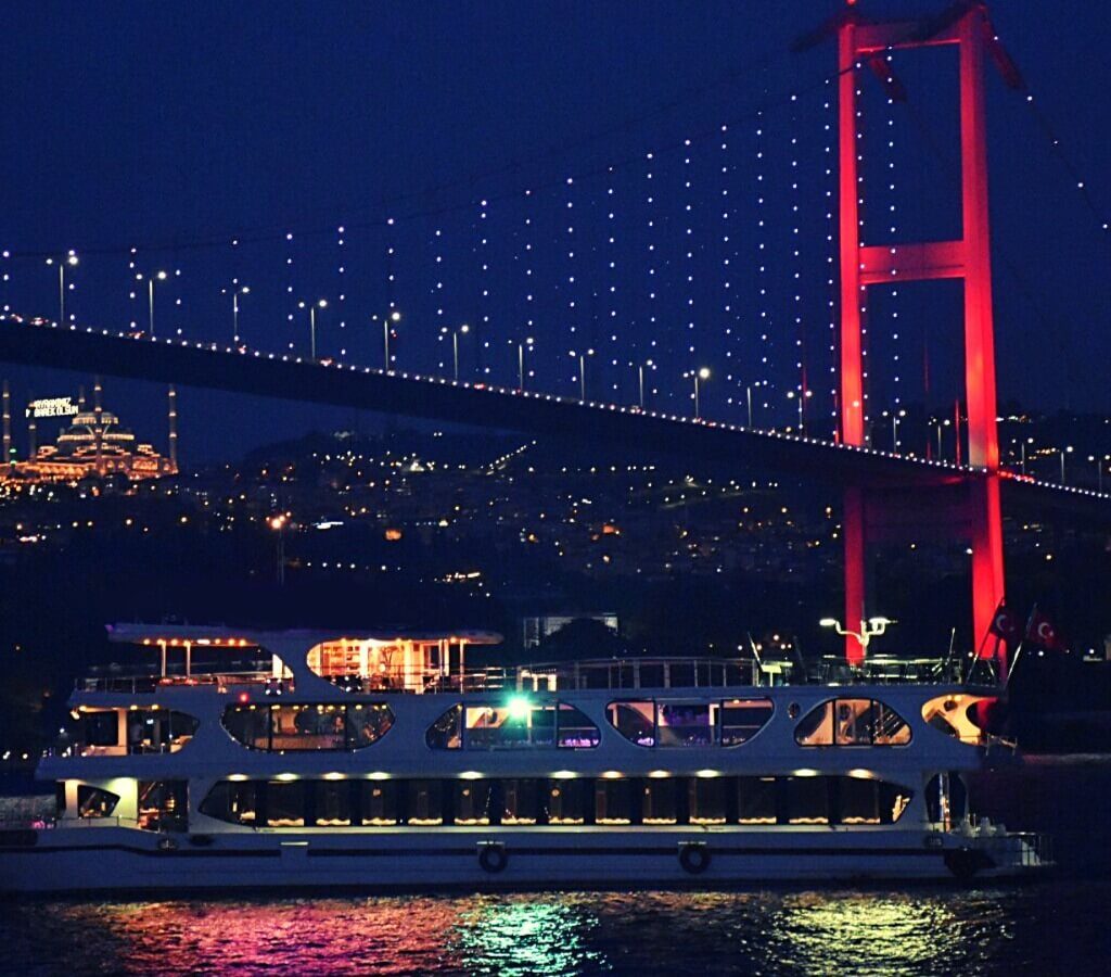 turkiyesakitours_bosphorus_dinner_cruise_istanbul_boattour4