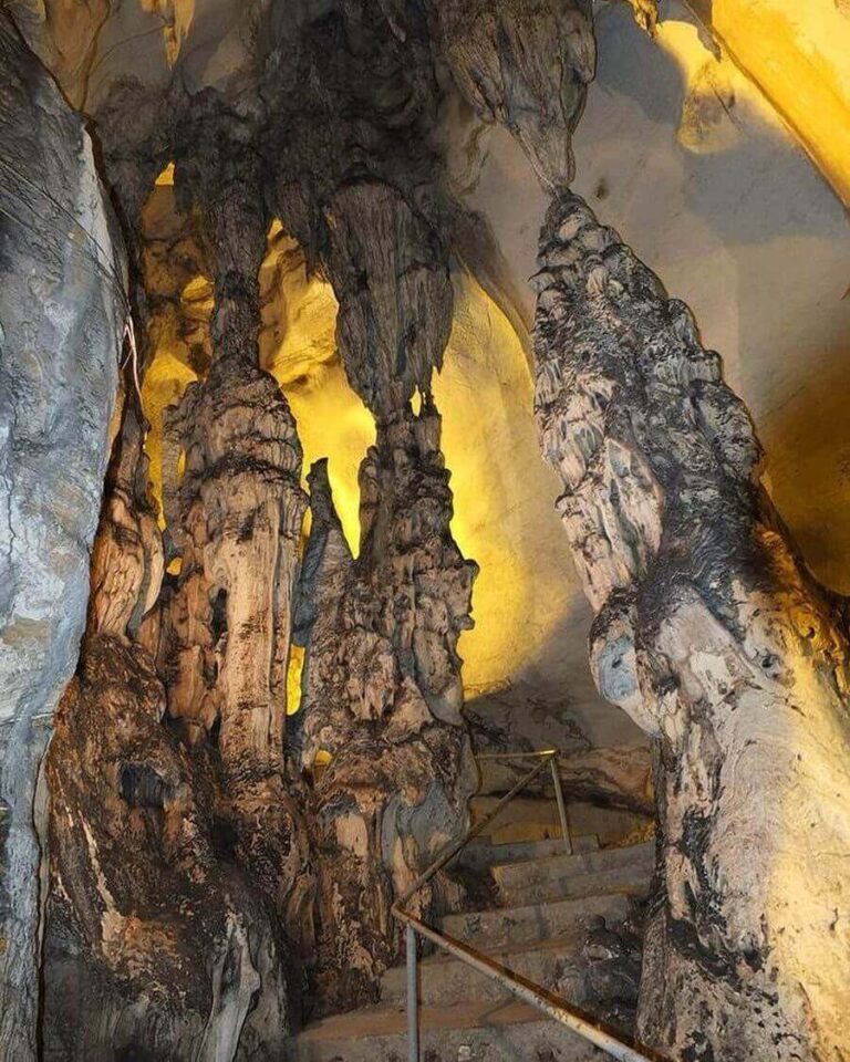 Краљев залив (Залив рупе у мору) & пећина Јенидунја