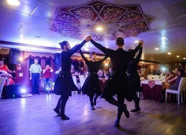 Istanbul Bosphorus Dinner Cruise & Night Show