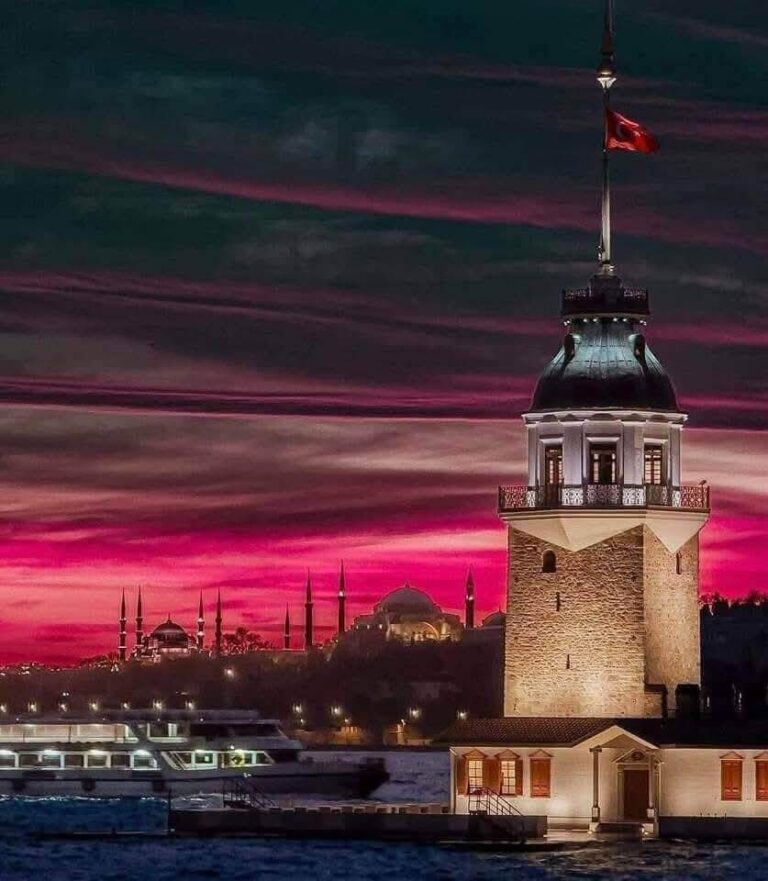 Istanbul Bosphorus Dinner Cruise & Night Show